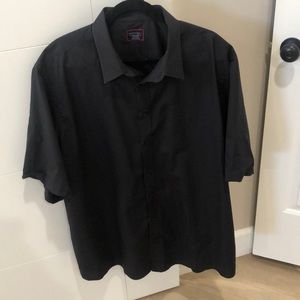 UNTUCKit Solid black button up shirt.